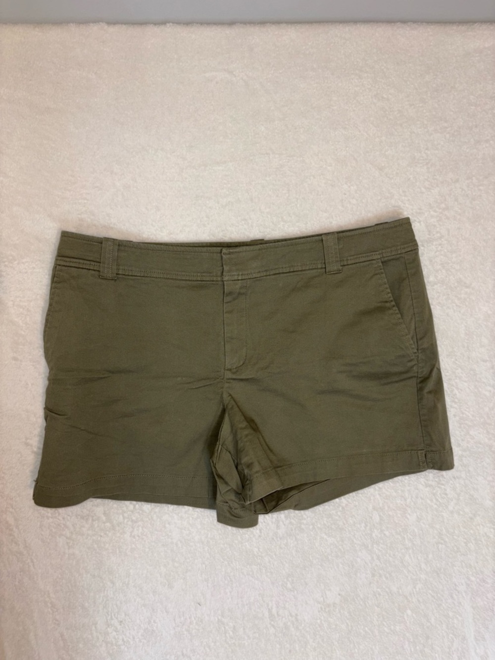 New York & Company Women's Olive Green Shorts - Classic Casual Cut Size 14